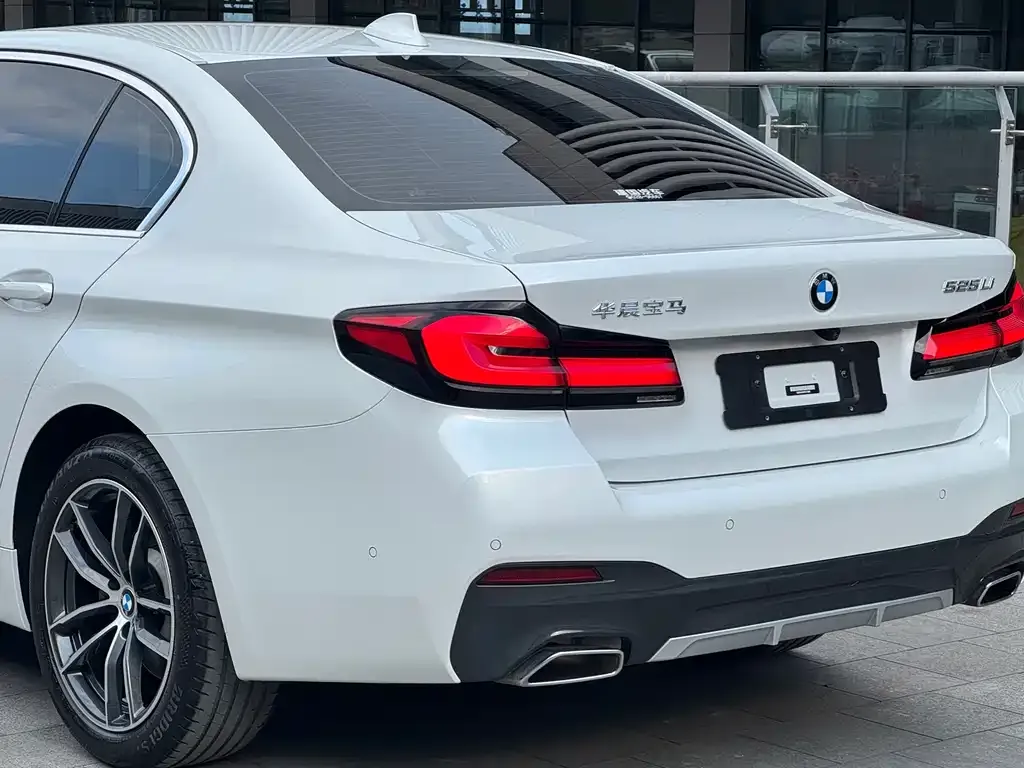 BMW 5 Series — фото 10