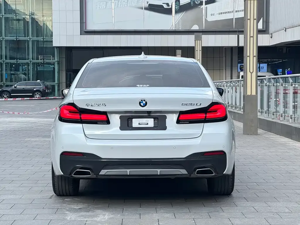 BMW 5 Series — фото 2