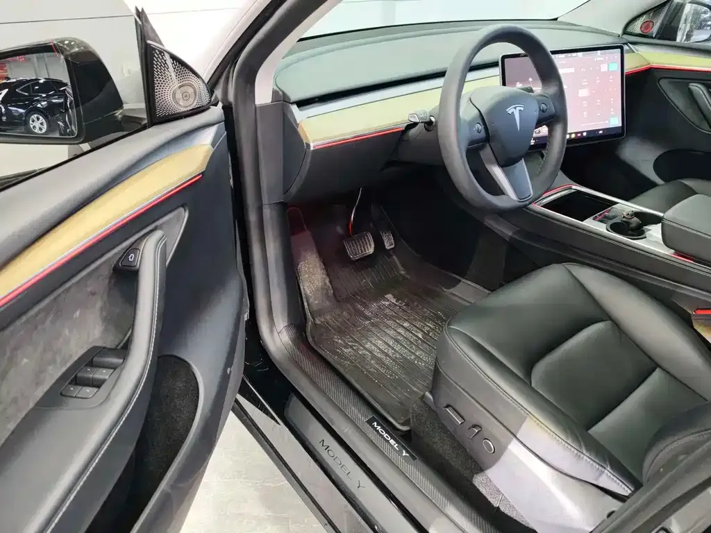 Tesla Model Y — фото 7