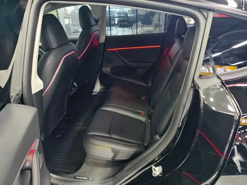 Tesla Model Y — фото 8