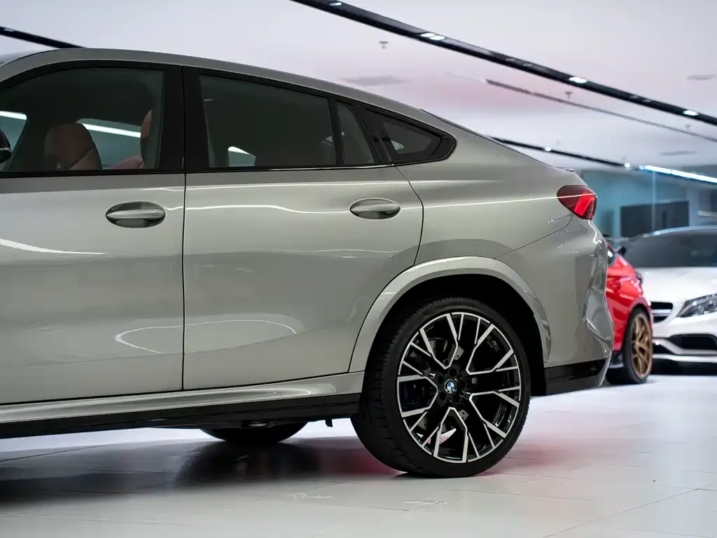 BMW X6 M 2023 из CN, фото 4