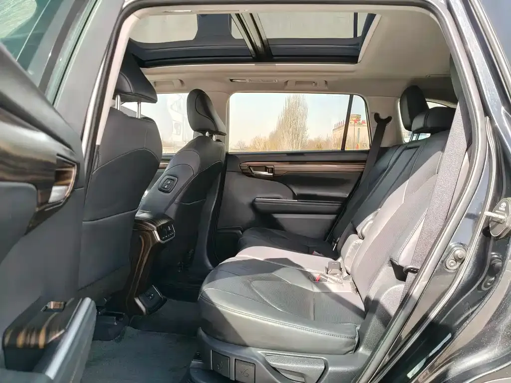 Toyota Highlander 2024 из CN, фото 2