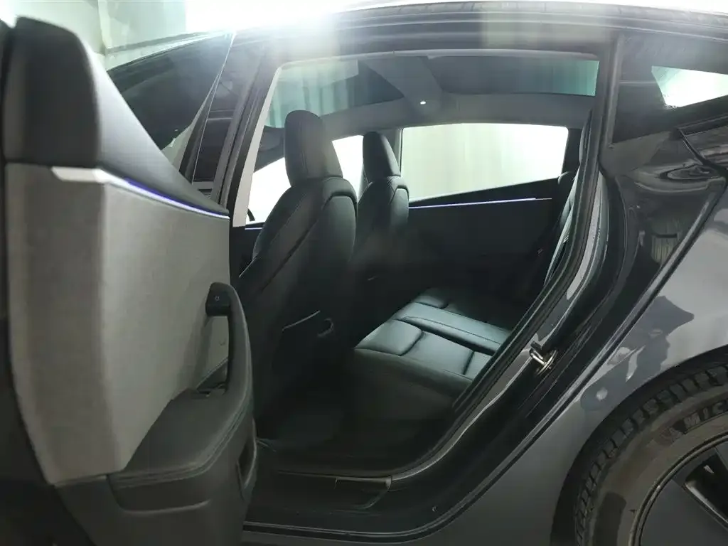 Tesla Model 3 — фото 6