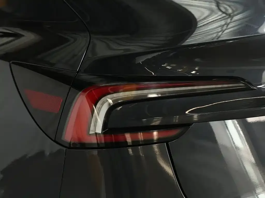 Tesla Model 3 — фото 4