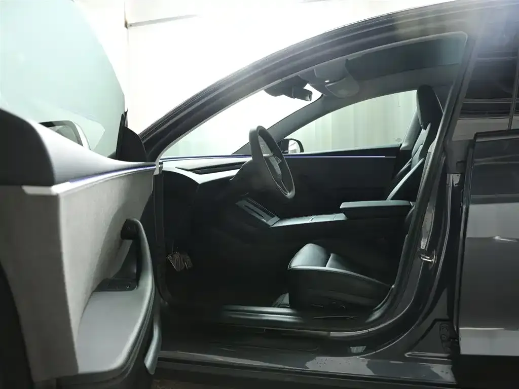 Tesla Model 3 — фото 9
