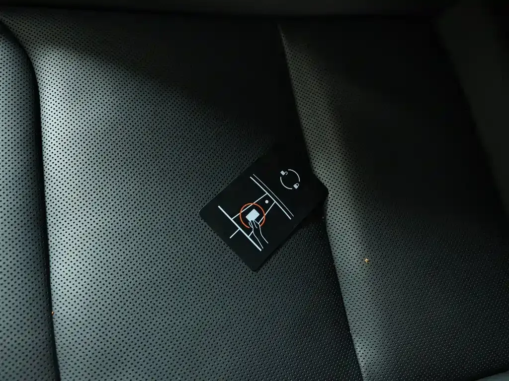 Tesla Model 3 — фото 10