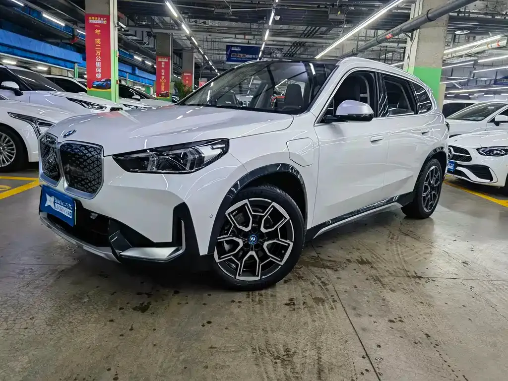 BMW iX1