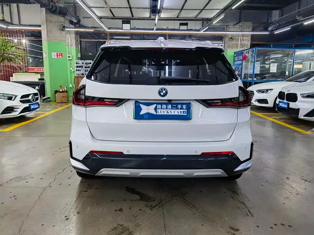 BMW iX1 2024 из CN, фото 3