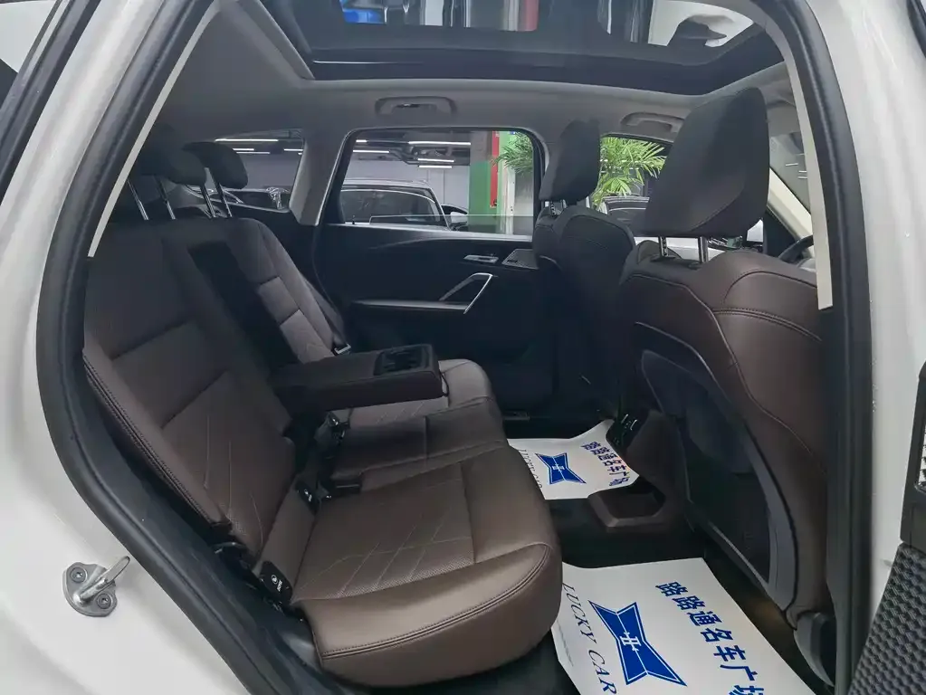 BMW iX1 2024 из CN, фото 8
