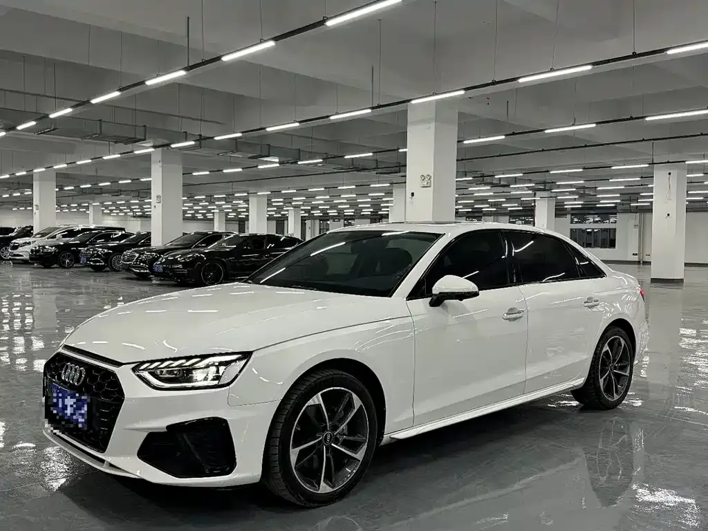 Audi A4L — фото 1