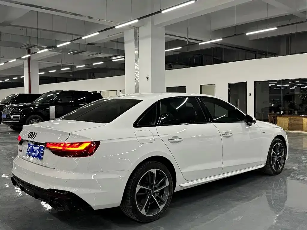 Audi A4L — фото 5