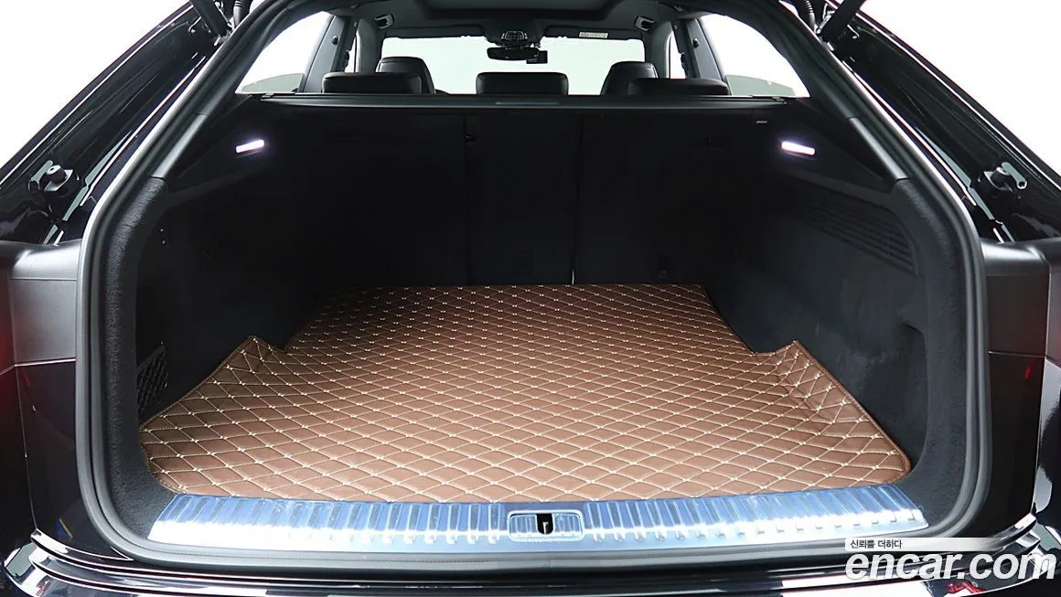 Audi Q8 2021 из KR, фото 4