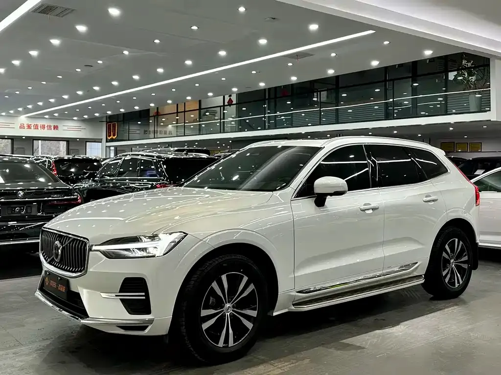 Volvo XC60 — фото 1