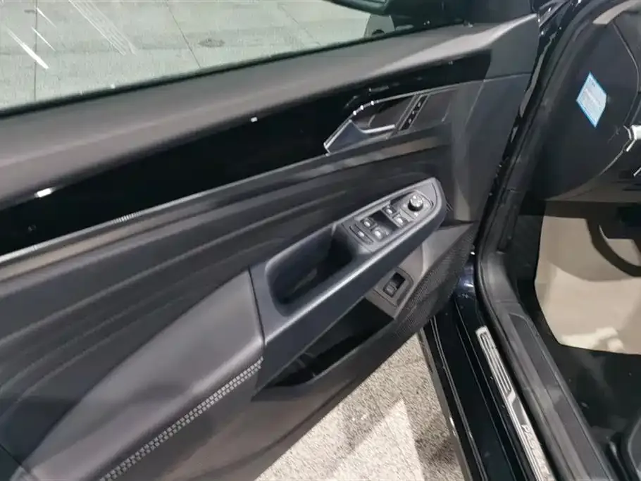 Volkswagen Passat 2023 из CN, фото 3