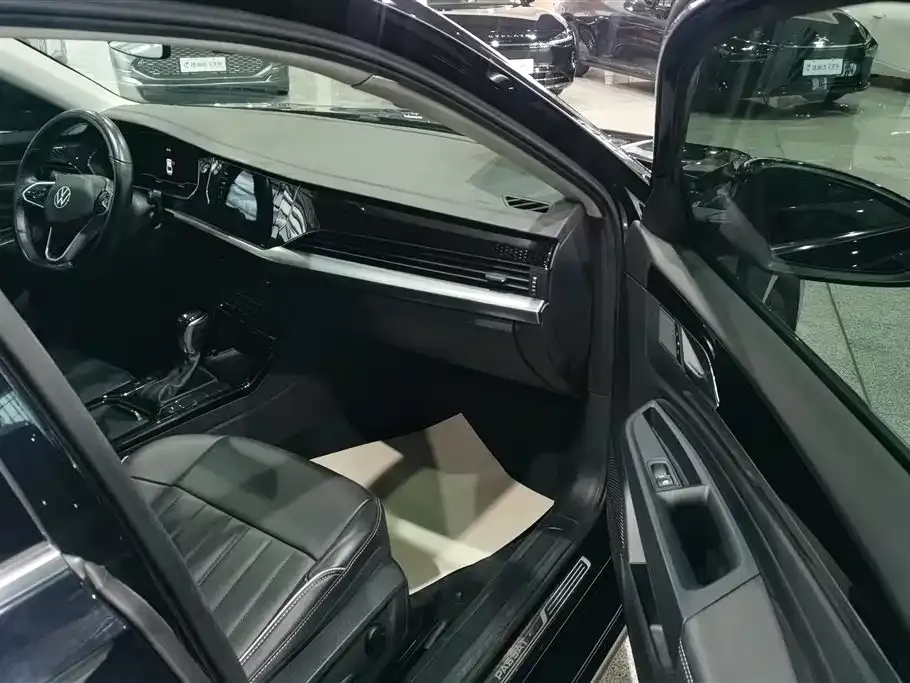 Volkswagen Passat 2023 из CN, фото 8