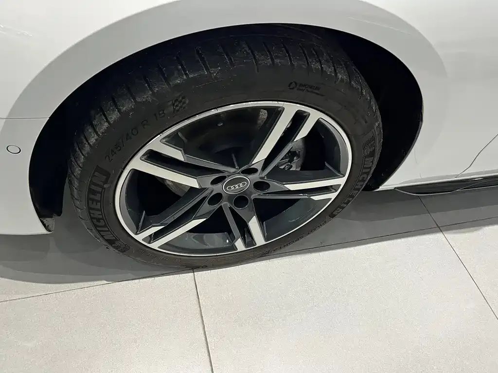 Audi A4L 2023 из CN, фото 2