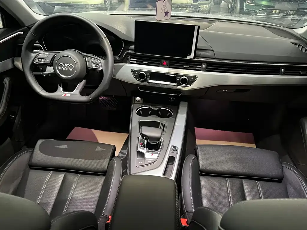 Audi A4L 2023 из CN, фото 4