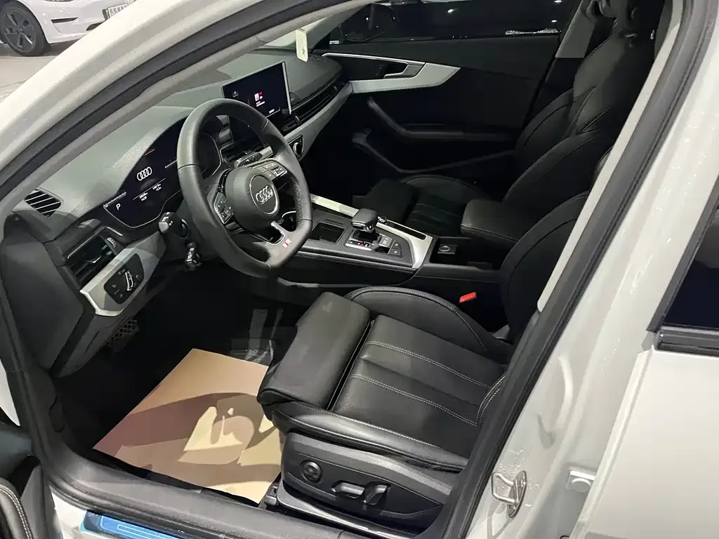 Audi A4L 2023 из CN, фото 3