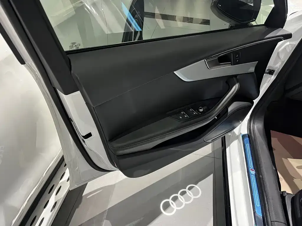 Audi A4L 2023 из CN, фото 5