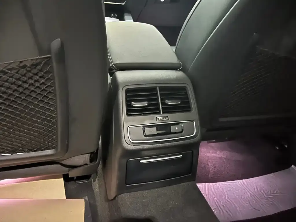 Audi A4L 2023 из CN, фото 6