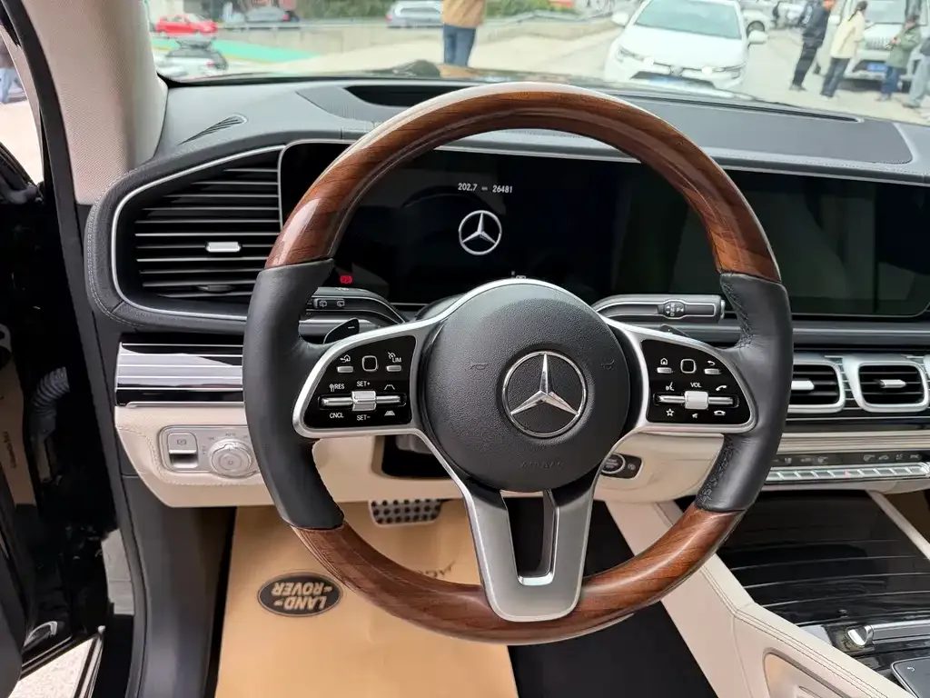 Mercedes-Benz GLS — фото 8