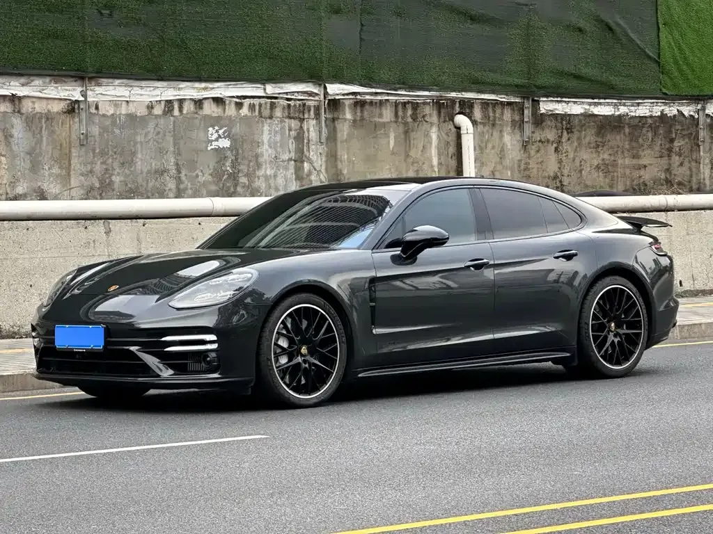 Porsche Panamera — фото 1