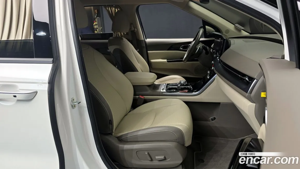 Kia Carnival — фото 10