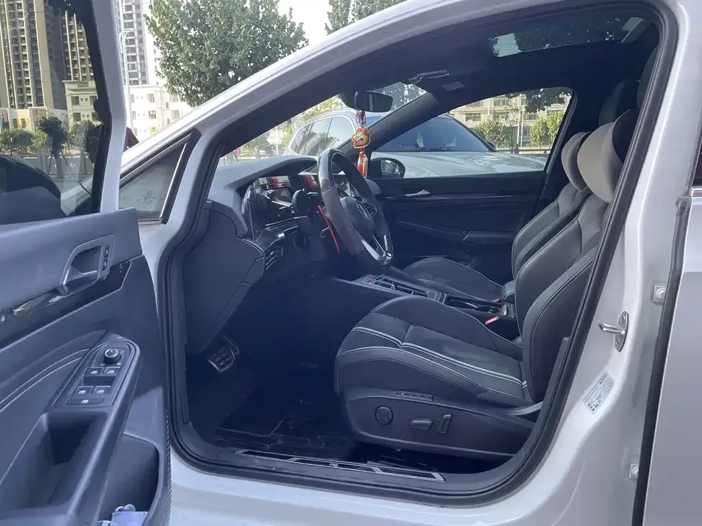 Volkswagen Golf 2022 из CN, фото 2