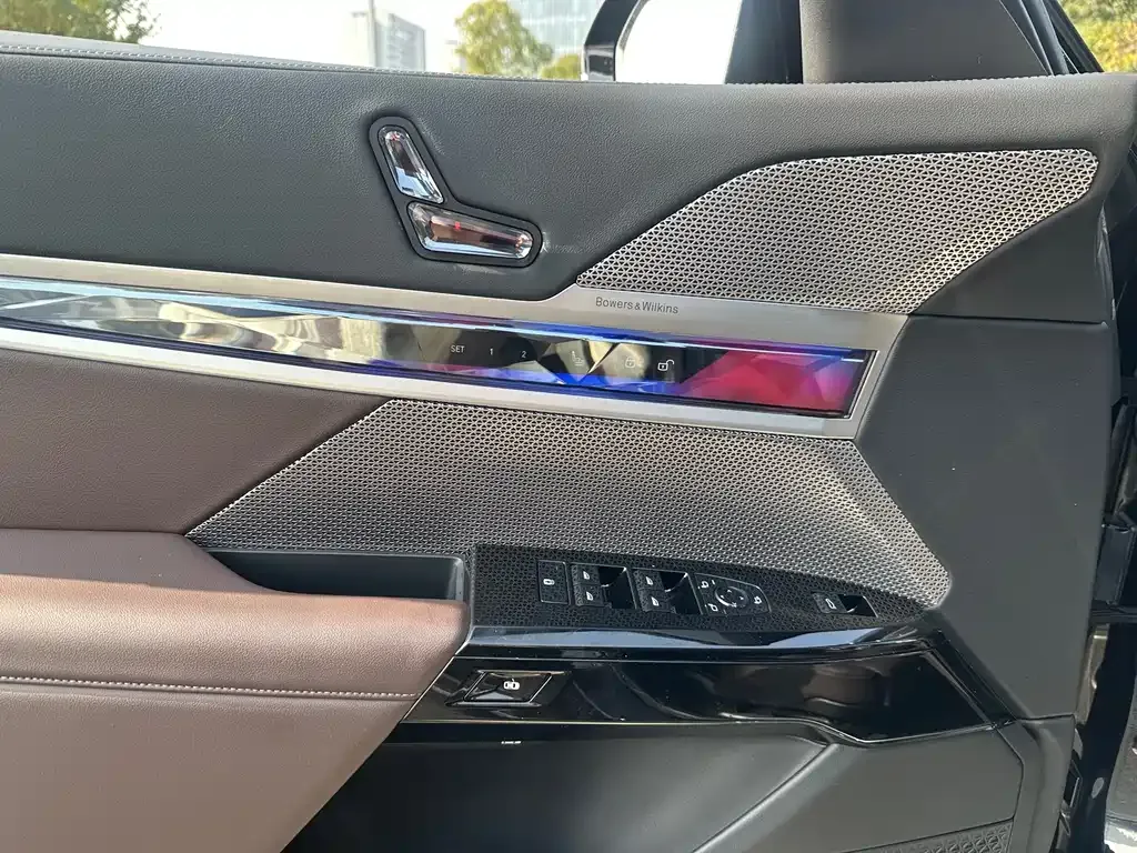 BMW 7 Series — фото 10