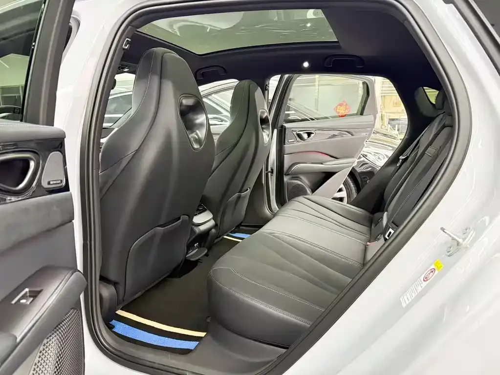 BYD Seal — фото 8