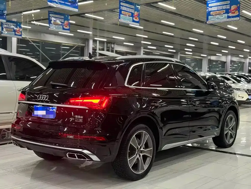 Audi Q5L — фото 6