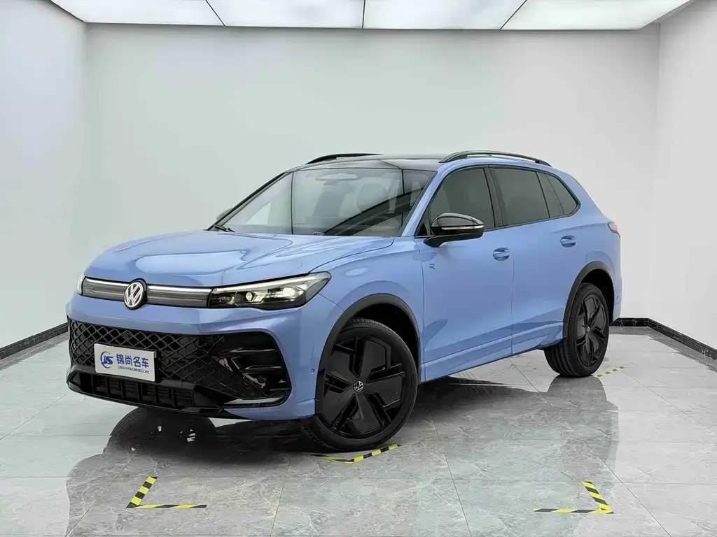 Volkswagen Tiguan L — фото 1