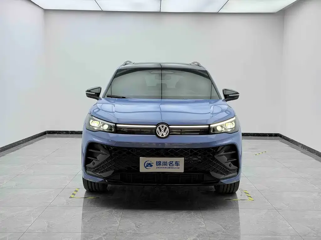 Volkswagen Tiguan L — фото 3