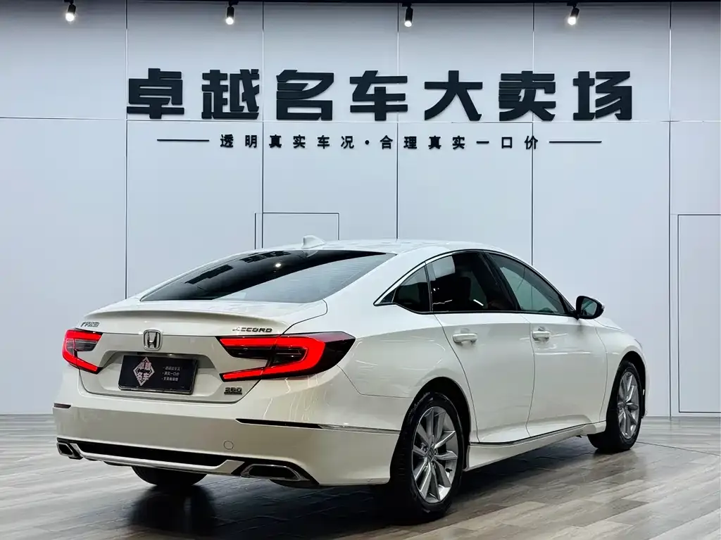 Honda Accord — фото 8