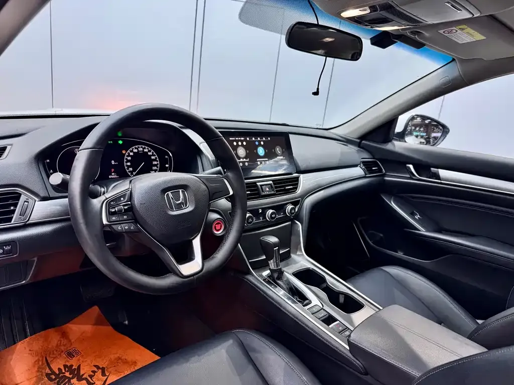 Honda Accord — фото 9