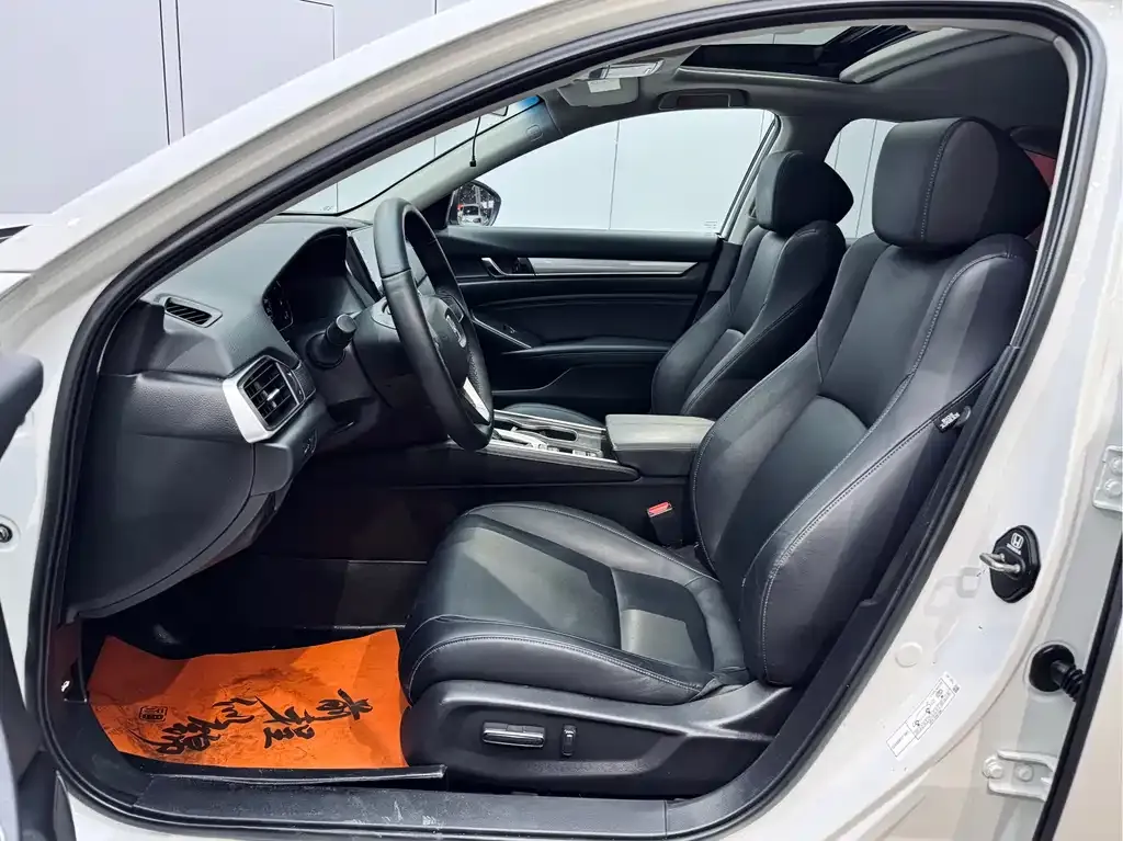 Honda Accord — фото 10