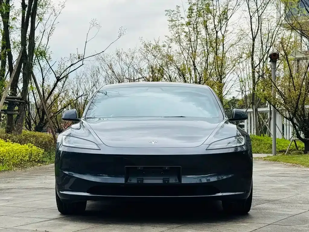 Tesla Model 3 — фото 9