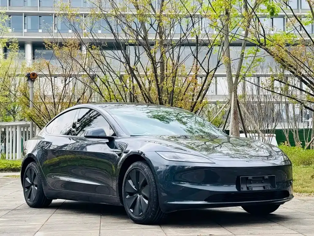 Tesla Model 3 — фото 3