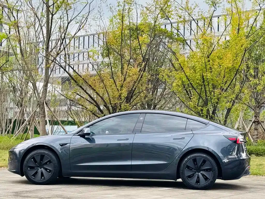 Tesla Model 3 — фото 4