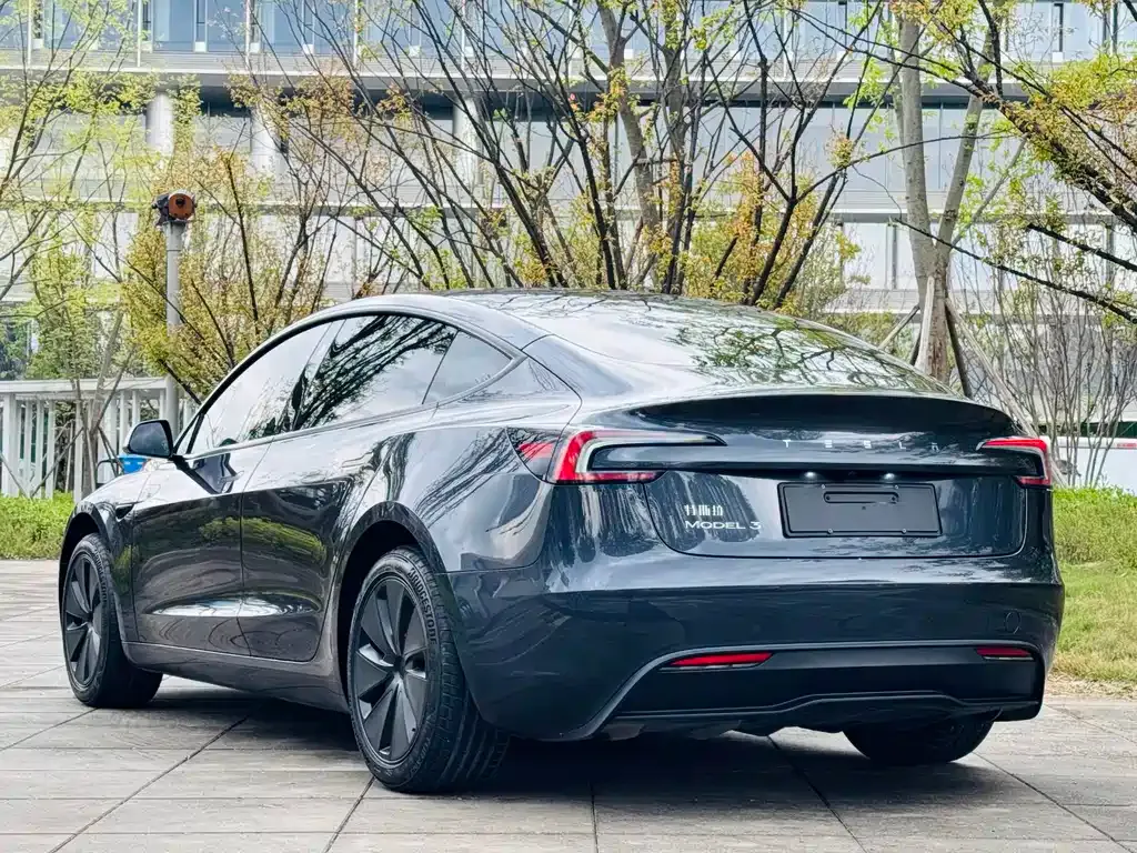 Tesla Model 3 — фото 8