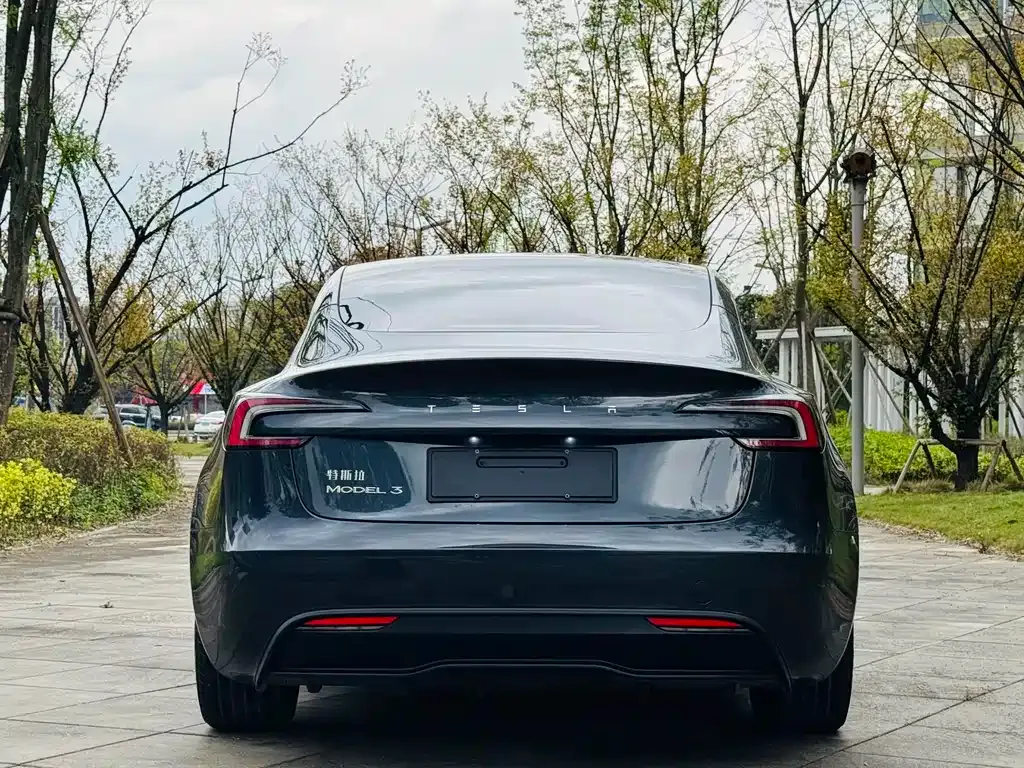 Tesla Model 3 — фото 6