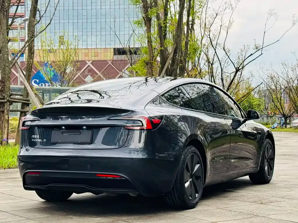 Tesla Model 3 — фото 2