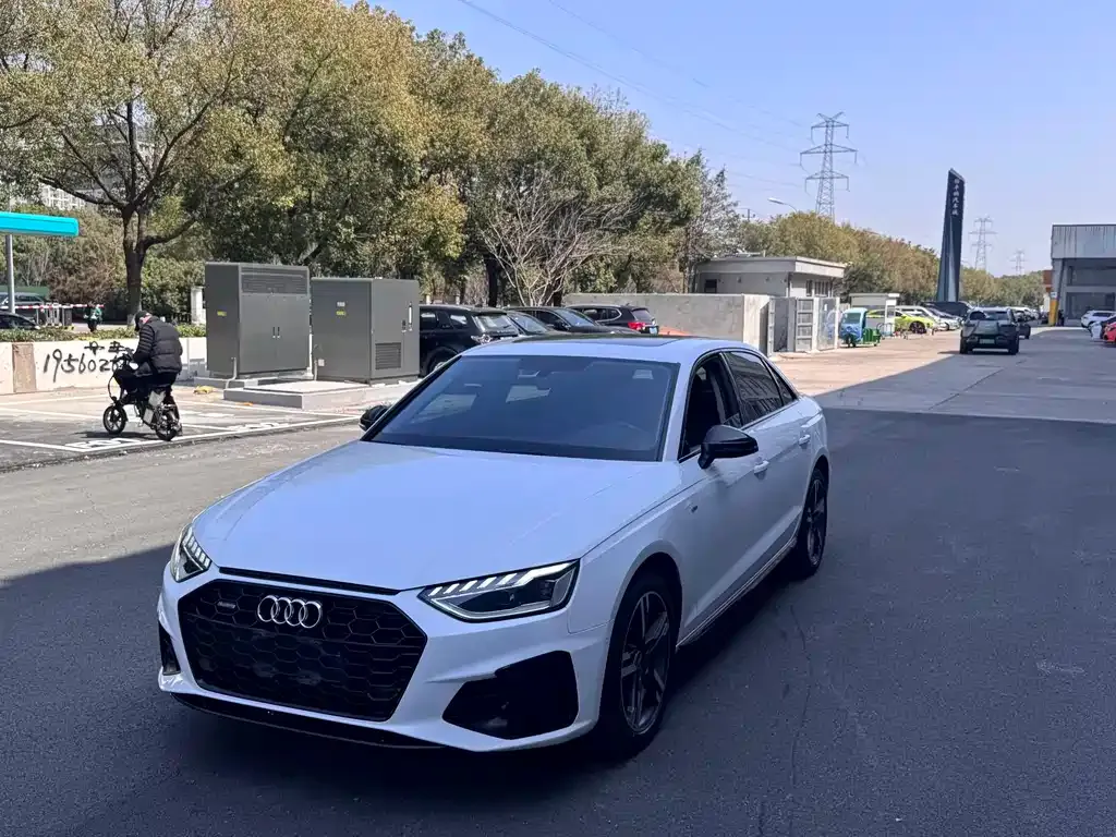 Audi A4L 2022 из CN, фото 1