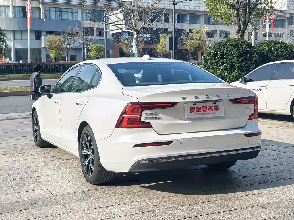 Volvo S60 — фото 10