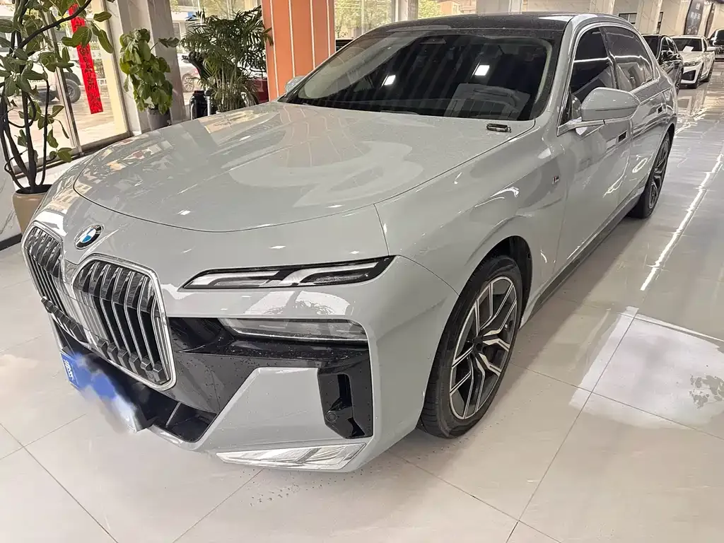 BMW 7 Series — фото 1