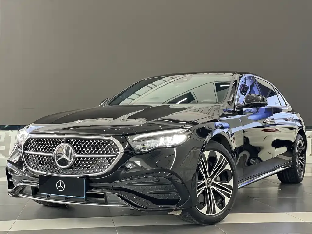 Mercedes-Benz E-Class — фото 1
