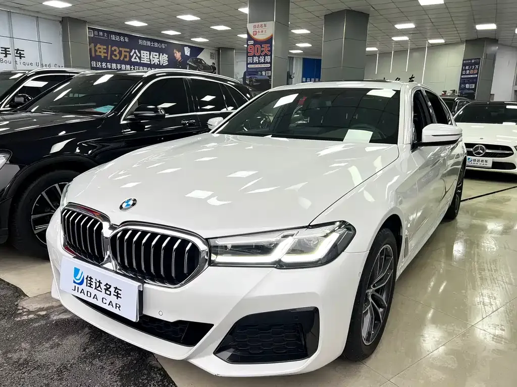 BMW 5 Series — фото 1