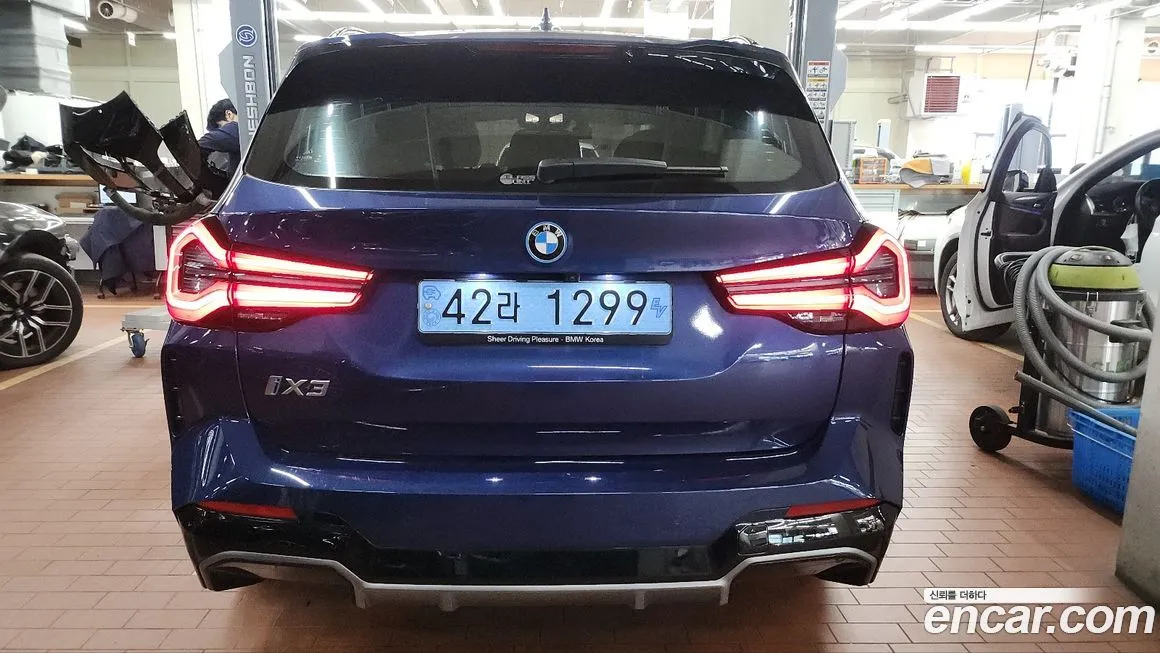 BMW iX3 — фото 4