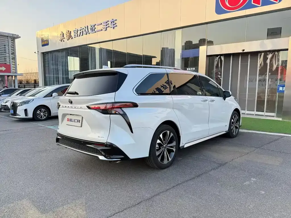 Toyota Granvia 2024 из CN, фото 9