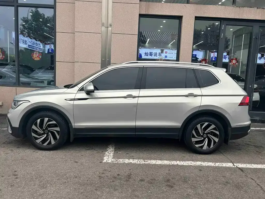Volkswagen Tiguan L 2022 из CN, фото 4